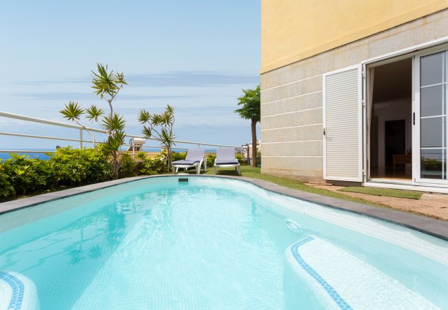 Casa adosada en Santa Cruz de Tenerife - Duplex Acorán with pool and sea view Casa adosada en Santa Cruz de Tenerife - Duplex Acorán with pool and sea view
