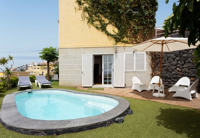 Casa adosada en Santa Cruz de Tenerife - Duplex Acorán with pool and sea view Casa adosada en Santa Cruz de Tenerife - Duplex Acorán with pool and sea view