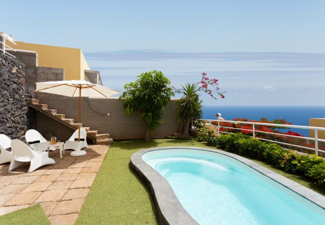 Casa adosada en Santa Cruz de Tenerife - Duplex Acorán with pool and sea view Casa adosada en Santa Cruz de Tenerife - Duplex Acorán with pool and sea view