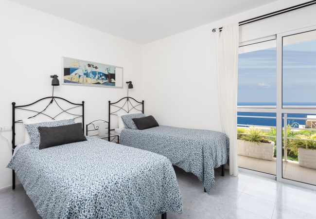 Casa adosada en Santa Cruz de Tenerife - Duplex Acorán with pool and sea view Casa adosada en Santa Cruz de Tenerife - Duplex Acorán with pool and sea view