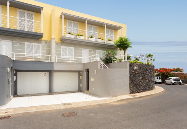 Casa adosada en Santa Cruz de Tenerife - Duplex Acorán with pool and sea view Casa adosada en Santa Cruz de Tenerife - Duplex Acorán with pool and sea view