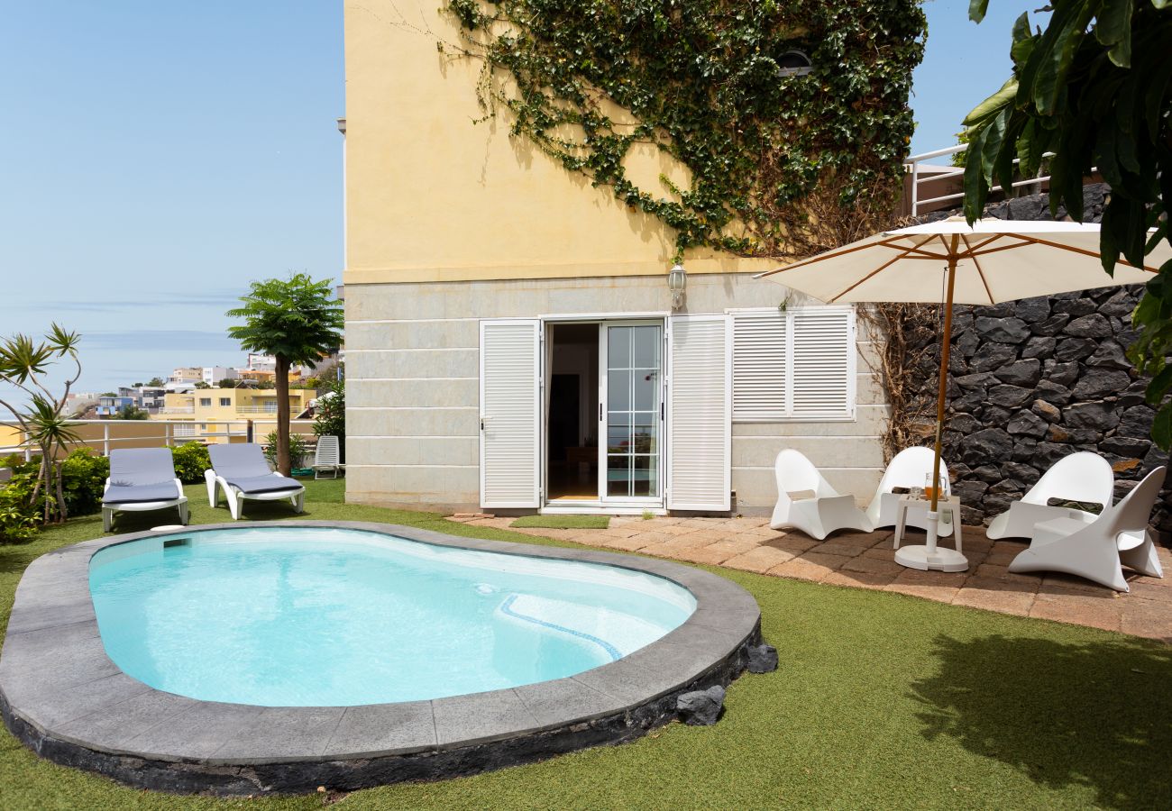 Casa adosada en Santa Cruz de Tenerife - Duplex Acorán with pool and sea view Casa adosada en Santa Cruz de Tenerife - Duplex Acorán with pool and sea view