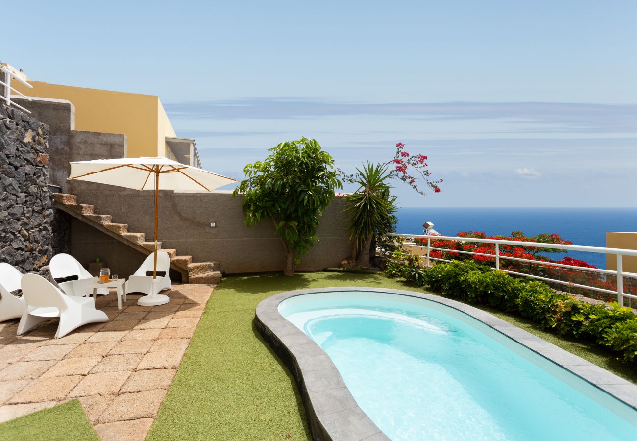 Casa adosada en Santa Cruz de Tenerife - Duplex Acorán with pool and sea view Casa adosada en Santa Cruz de Tenerife - Duplex Acorán with pool and sea view
