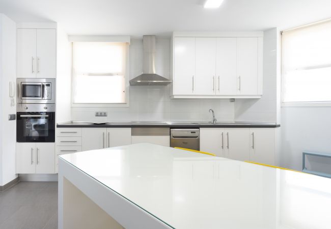 Apartamento en Los Cristianos - Frontline Penthouse with heated pool and parking Apartamento en Los Cristianos - Frontline Penthouse with heated pool and parking