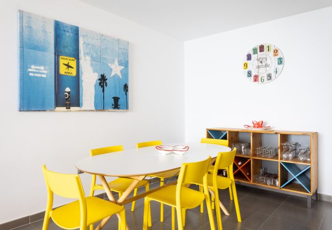 Apartamento en Los Cristianos - Frontline Penthouse with heated pool and parking Apartamento en Los Cristianos - Frontline Penthouse with heated pool and parking