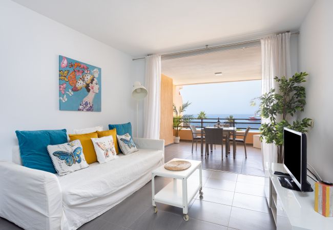 Apartamento en Los Cristianos - Frontline Penthouse with heated pool and parking Apartamento en Los Cristianos - Frontline Penthouse with heated pool and parking
