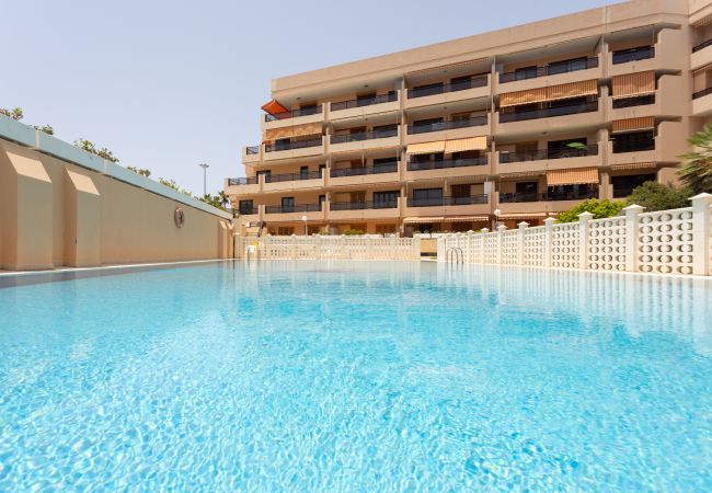 Apartamento en Los Cristianos - Frontline Penthouse with heated pool and parking Apartamento en Los Cristianos - Frontline Penthouse with heated pool and parking