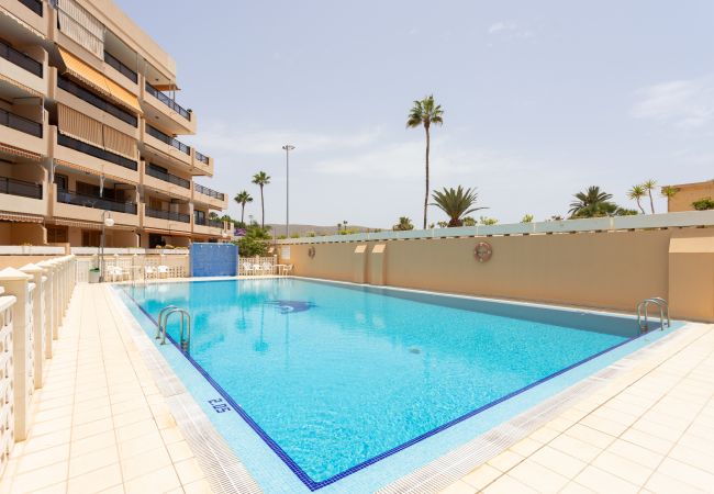 Apartamento en Los Cristianos - Frontline Penthouse with heated pool and parking Apartamento en Los Cristianos - Frontline Penthouse with heated pool and parking