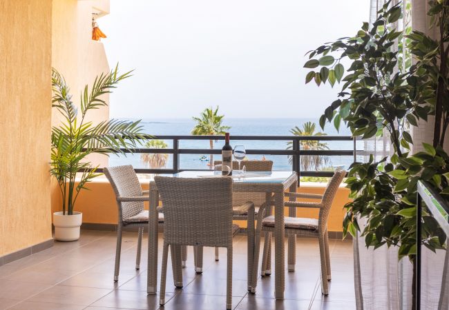 Apartamento en Los Cristianos - Frontline Penthouse with heated pool and parking Apartamento en Los Cristianos - Frontline Penthouse with heated pool and parking