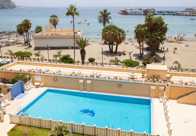 Apartamento en Los Cristianos - Frontline Penthouse with heated pool and parking Apartamento en Los Cristianos - Frontline Penthouse with heated pool and parking