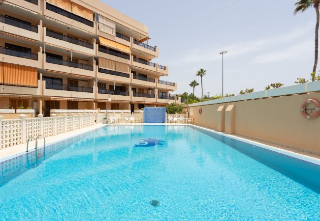 Apartamento en Los Cristianos - Frontline Penthouse with heated pool and parking Apartamento en Los Cristianos - Frontline Penthouse with heated pool and parking