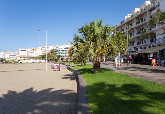 Apartamento en Los Cristianos - Frontline Penthouse with heated pool and parking Apartamento en Los Cristianos - Frontline Penthouse with heated pool and parking