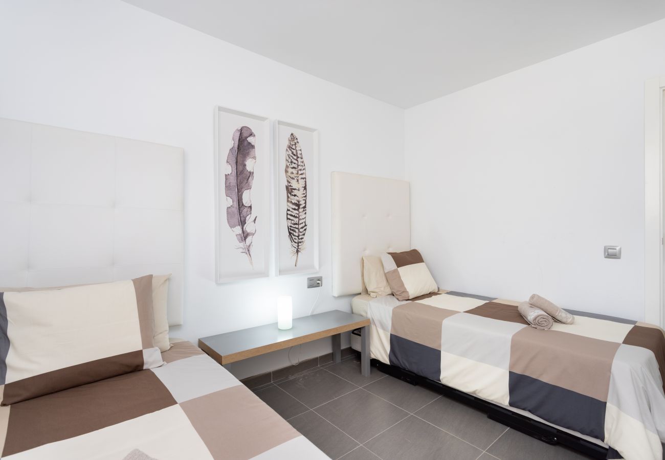 Apartamento en Los Cristianos - Frontline Penthouse with heated pool and parking Apartamento en Los Cristianos - Frontline Penthouse with heated pool and parking