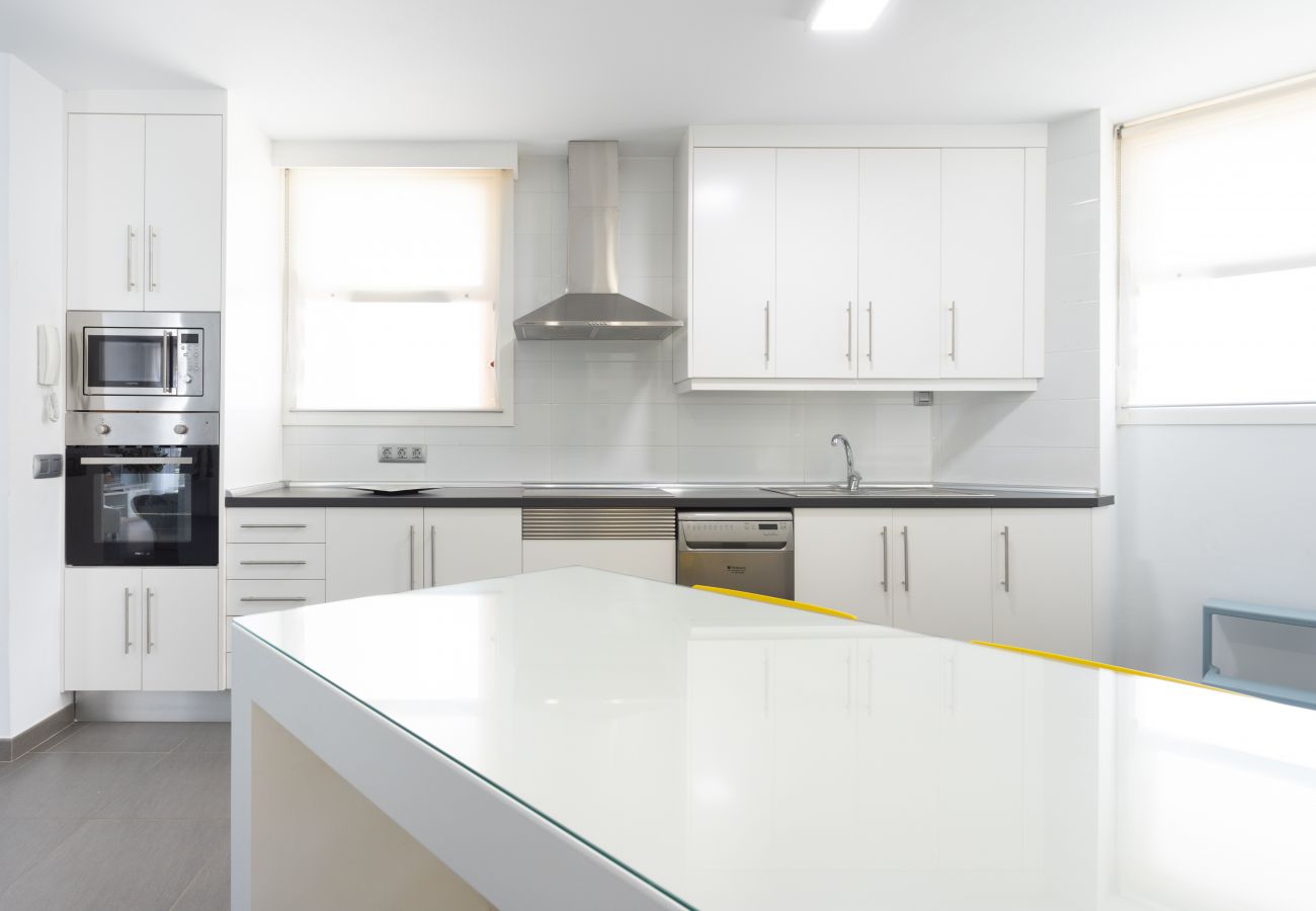 Apartamento en Los Cristianos - Frontline Penthouse with heated pool and parking Apartamento en Los Cristianos - Frontline Penthouse with heated pool and parking