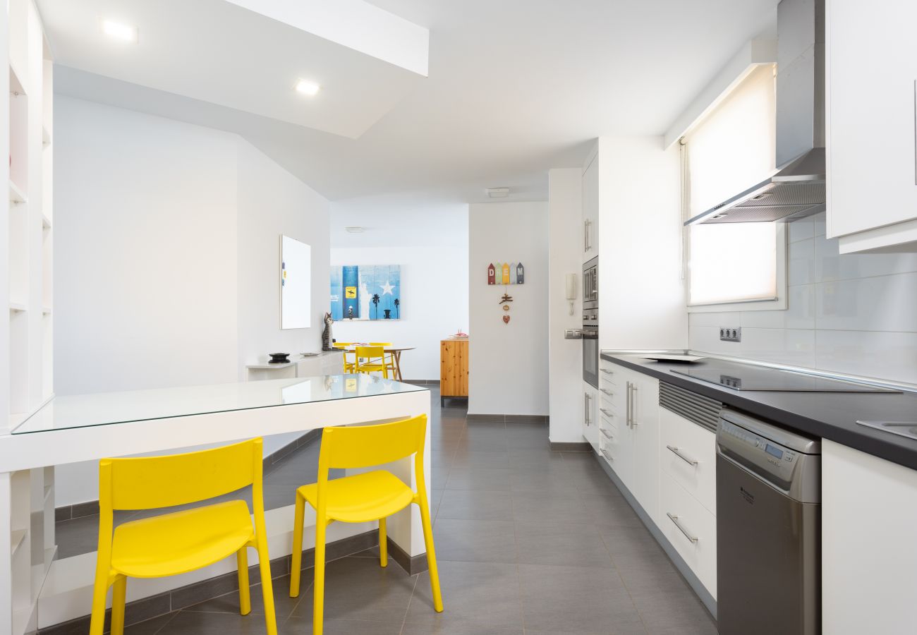 Apartamento en Los Cristianos - Frontline Penthouse with heated pool and parking Apartamento en Los Cristianos - Frontline Penthouse with heated pool and parking