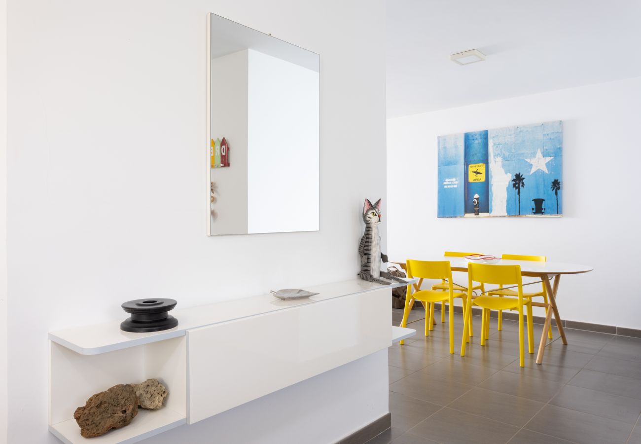 Apartamento en Los Cristianos - Frontline Penthouse with heated pool and parking Apartamento en Los Cristianos - Frontline Penthouse with heated pool and parking