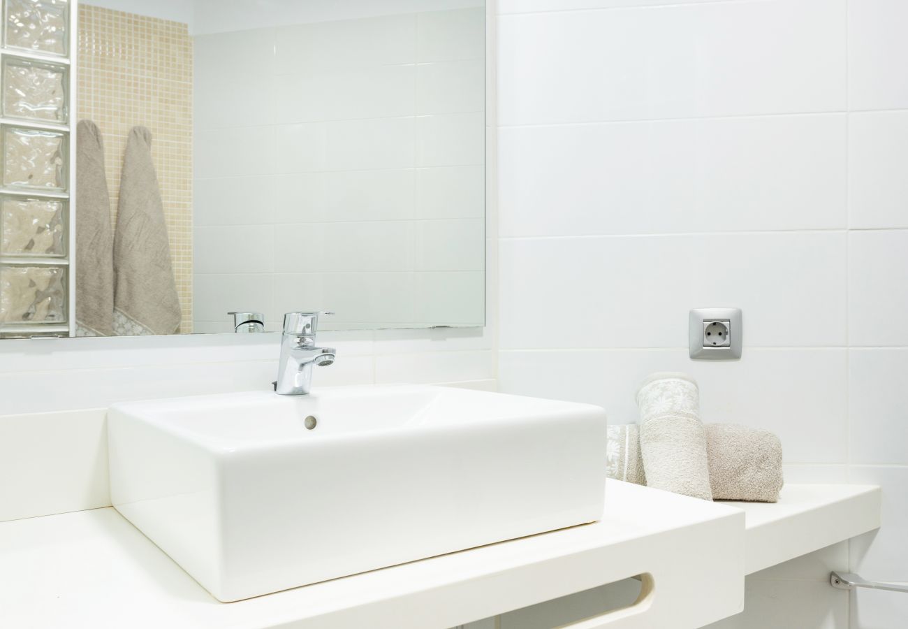 Apartamento en Los Cristianos - Frontline Penthouse with heated pool and parking Apartamento en Los Cristianos - Frontline Penthouse with heated pool and parking