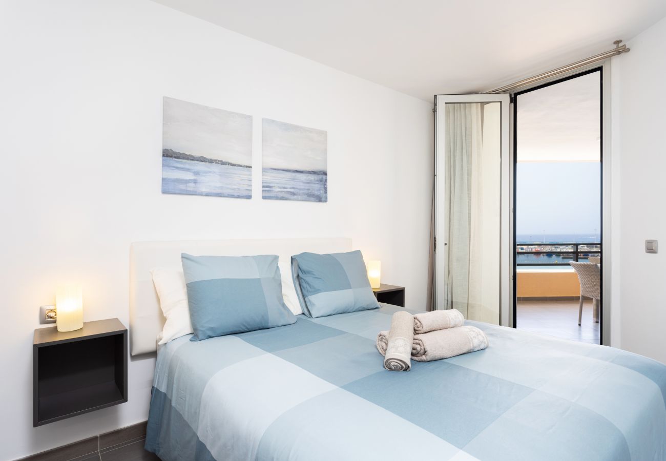 Apartamento en Los Cristianos - Frontline Penthouse with heated pool and parking Apartamento en Los Cristianos - Frontline Penthouse with heated pool and parking