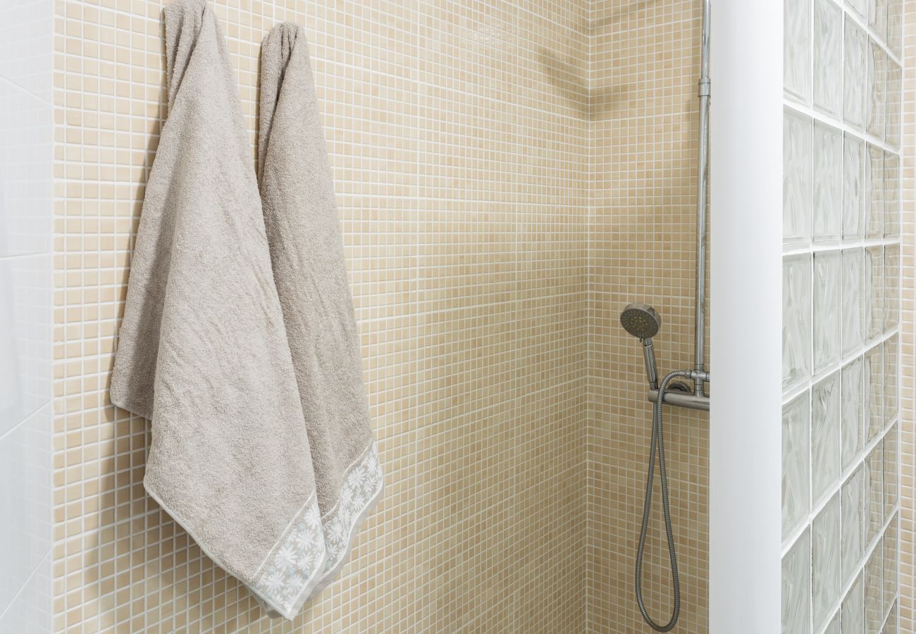 Apartamento en Los Cristianos - Frontline Penthouse with heated pool and parking Apartamento en Los Cristianos - Frontline Penthouse with heated pool and parking