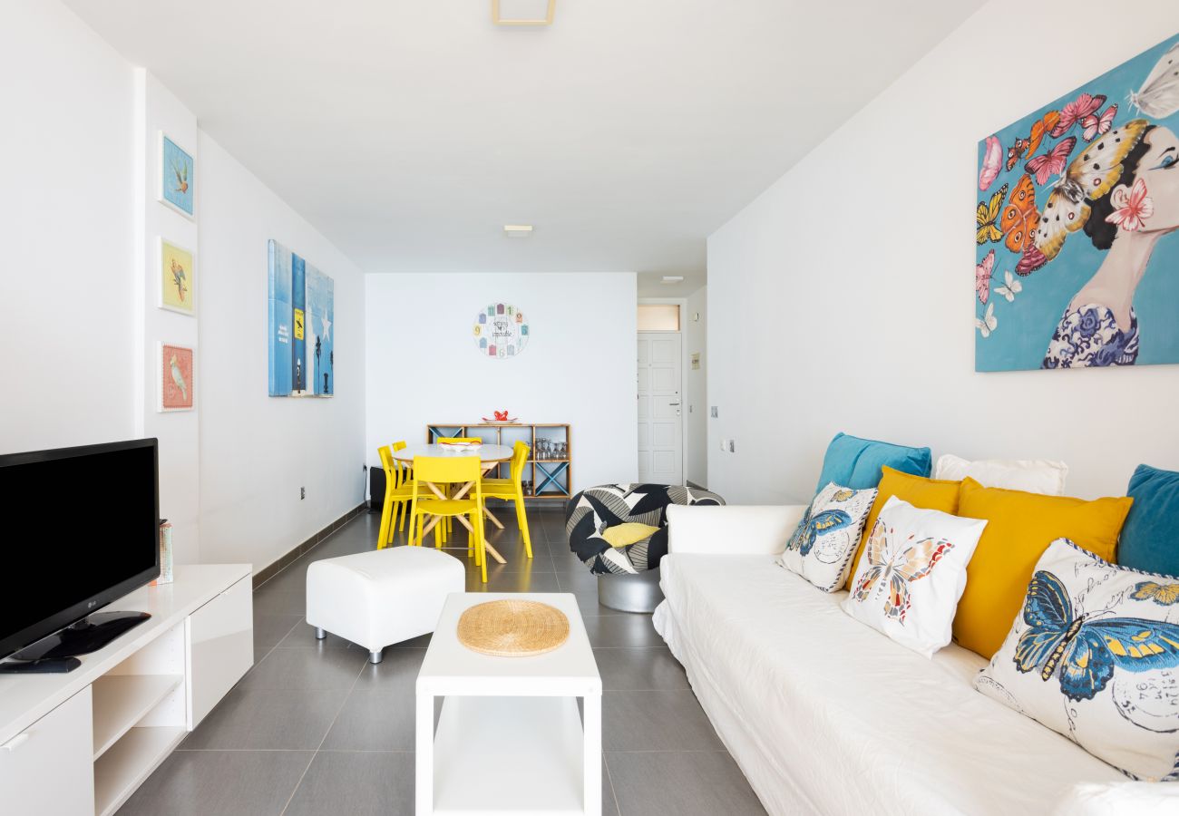Apartamento en Los Cristianos - Frontline Penthouse with heated pool and parking Apartamento en Los Cristianos - Frontline Penthouse with heated pool and parking