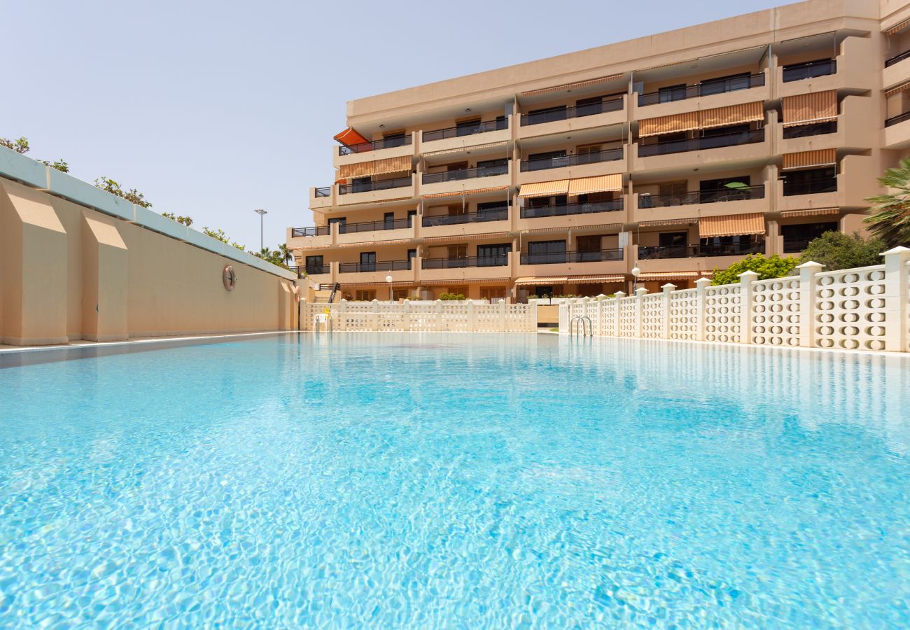 Apartamento en Los Cristianos - Frontline Penthouse with heated pool and parking Apartamento en Los Cristianos - Frontline Penthouse with heated pool and parking