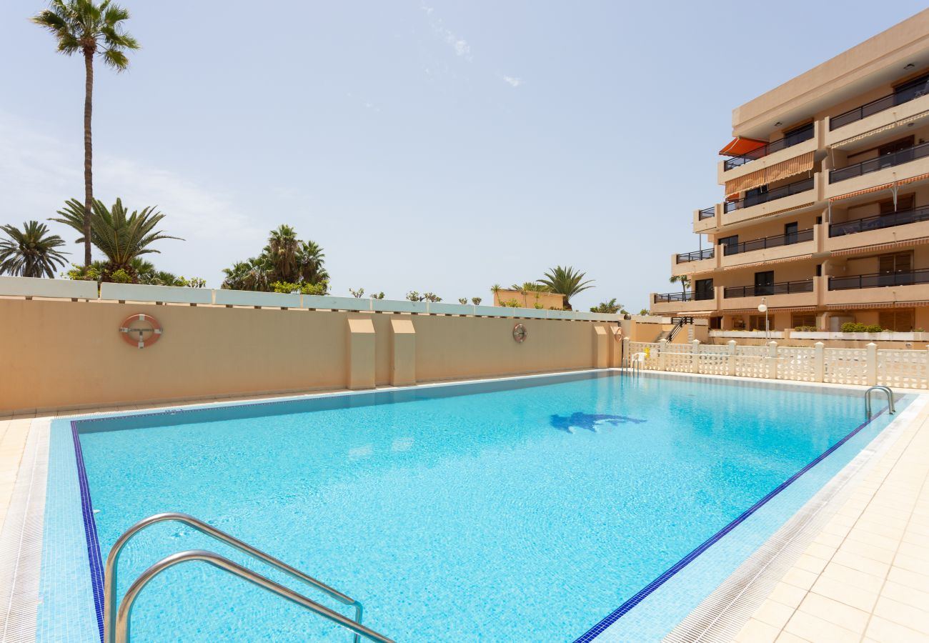 Apartamento en Los Cristianos - Frontline Penthouse with heated pool and parking Apartamento en Los Cristianos - Frontline Penthouse with heated pool and parking