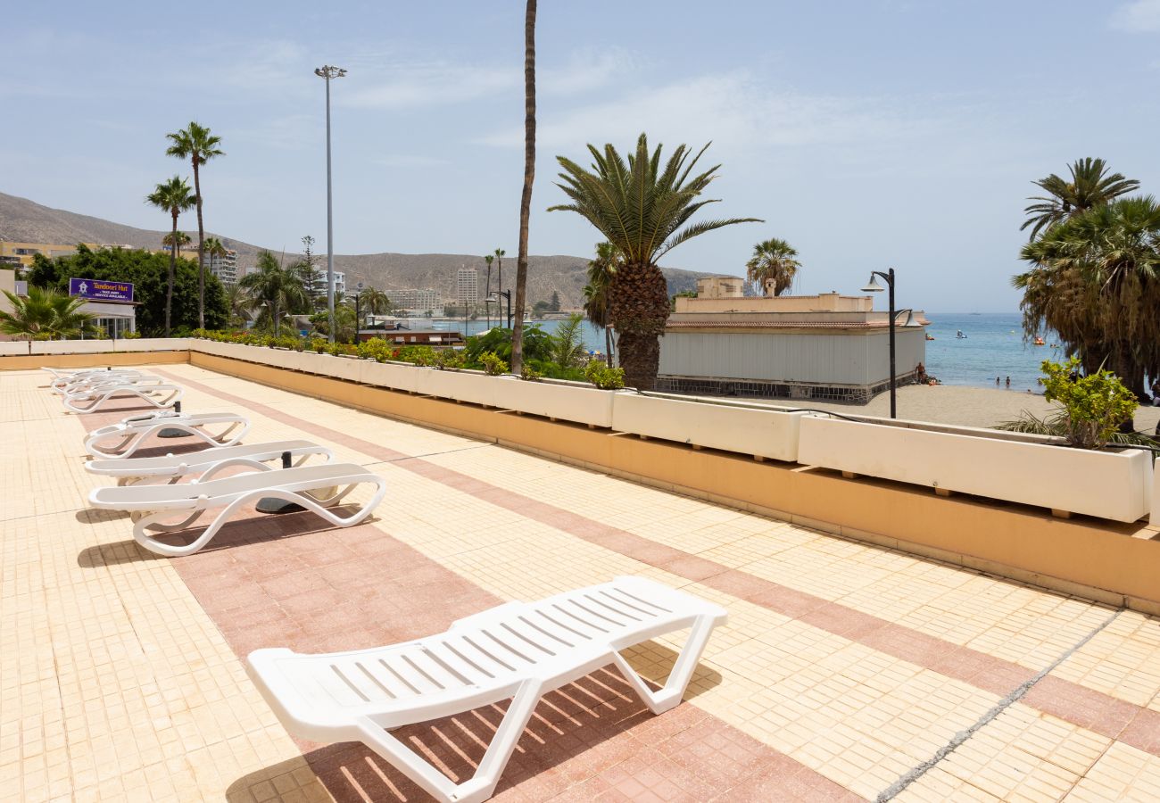 Apartamento en Los Cristianos - Frontline Penthouse with heated pool and parking Apartamento en Los Cristianos - Frontline Penthouse with heated pool and parking