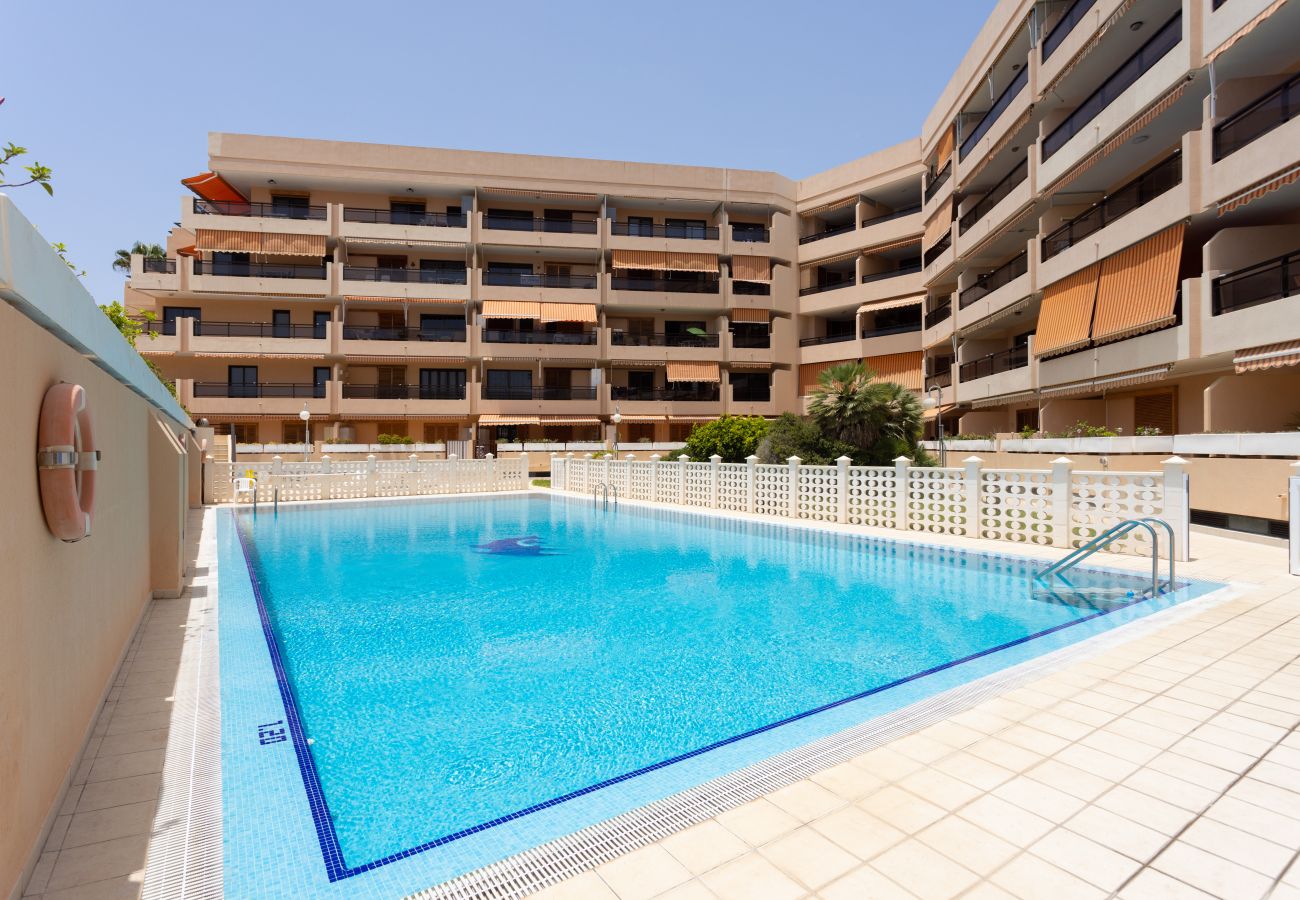 Apartamento en Los Cristianos - Frontline Penthouse with heated pool and parking Apartamento en Los Cristianos - Frontline Penthouse with heated pool and parking