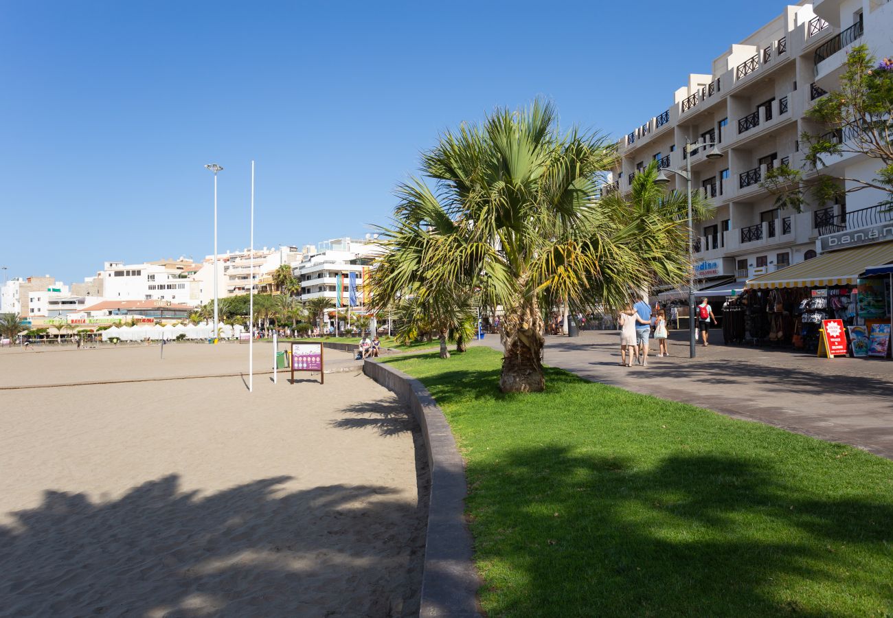 Apartamento en Los Cristianos - Frontline Penthouse with heated pool and parking Apartamento en Los Cristianos - Frontline Penthouse with heated pool and parking