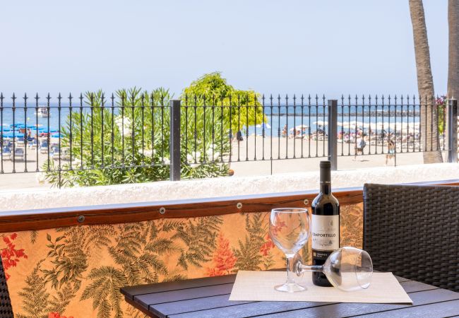 Apartamento en Los Cristianos - Frontline Playa las Vistas with pool, parking, sea Apartamento en Los Cristianos - Frontline Playa las Vistas with pool, parking, sea