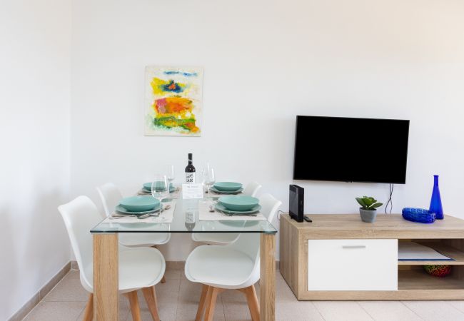 Apartamento en Los Cristianos - Frontline Playa las Vistas with pool, parking, sea Apartamento en Los Cristianos - Frontline Playa las Vistas with pool, parking, sea