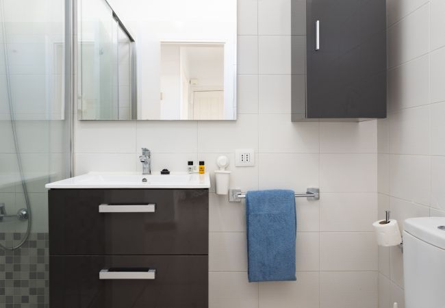 Apartamento en Los Cristianos - Frontline Playa las Vistas with pool, parking, sea Apartamento en Los Cristianos - Frontline Playa las Vistas with pool, parking, sea