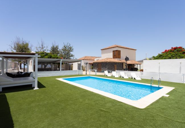 Villa in Adeje - Casa La Rueda with pool