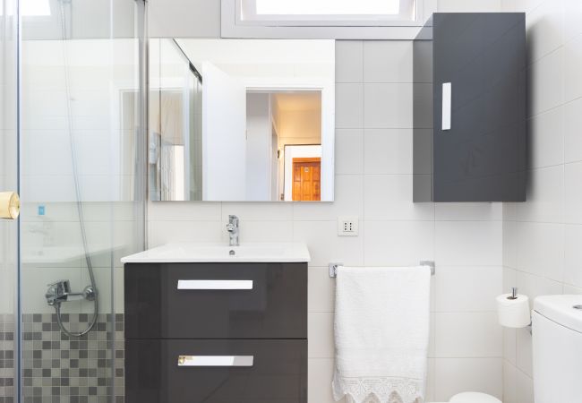 Ferienwohnung in Los Cristianos - Frontline Playa las Vistas with pool, parking, sea Ferienwohnung in Los Cristianos - Frontline Playa las Vistas with pool, parking, sea