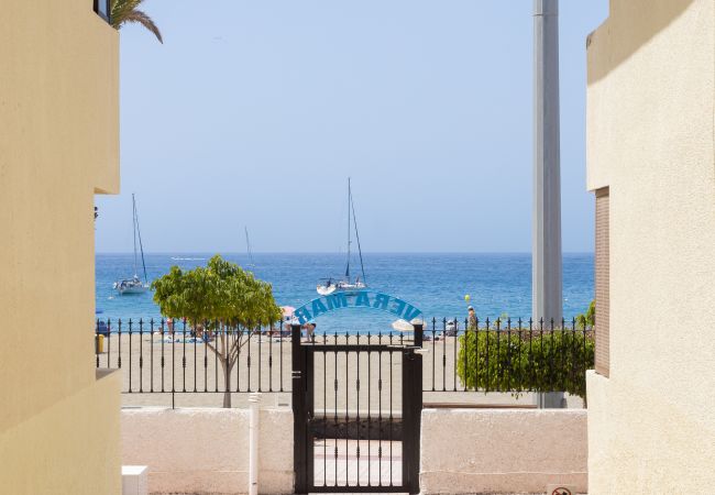 Ferienwohnung in Los Cristianos - Frontline Playa las Vistas with pool, parking, sea Ferienwohnung in Los Cristianos - Frontline Playa las Vistas with pool, parking, sea