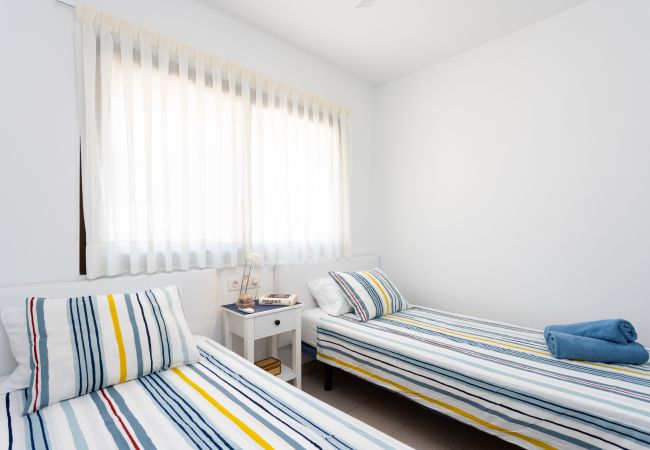 Ferienwohnung in Los Cristianos - Frontline Playa las Vistas with pool, parking, sea Ferienwohnung in Los Cristianos - Frontline Playa las Vistas with pool, parking, sea