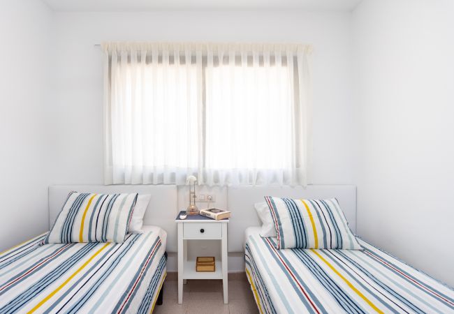 Ferienwohnung in Los Cristianos - Frontline Playa las Vistas with pool, parking, sea Ferienwohnung in Los Cristianos - Frontline Playa las Vistas with pool, parking, sea