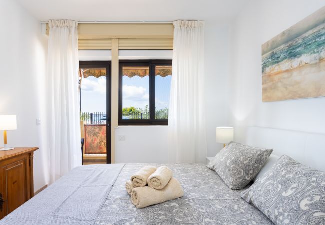 Ferienwohnung in Los Cristianos - Frontline Playa las Vistas with pool, parking, sea Ferienwohnung in Los Cristianos - Frontline Playa las Vistas with pool, parking, sea