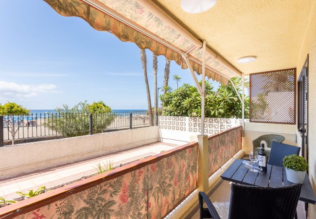 Ferienwohnung in Los Cristianos - Frontline Playa las Vistas with pool, parking, sea Ferienwohnung in Los Cristianos - Frontline Playa las Vistas with pool, parking, sea