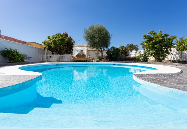 Bungalow à Palm - Mar - Bungalow Palm Mar with pool and garden